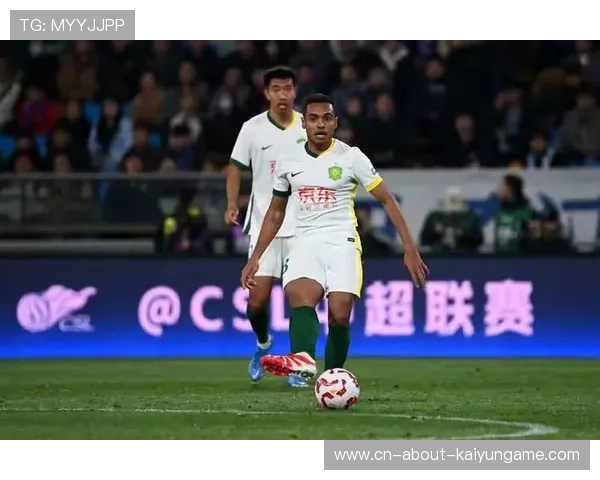 北京国安恩科洛洛回撤接球，转身直塞送出单刀